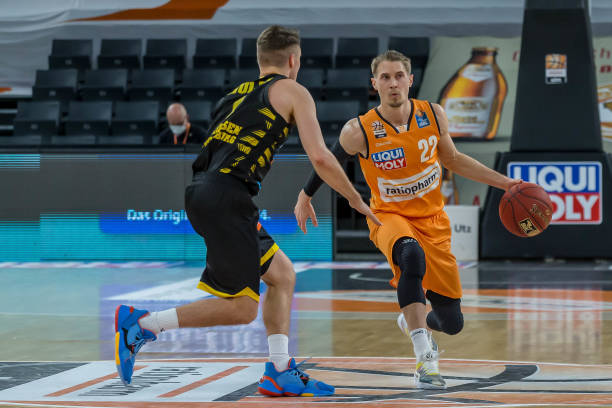 依然能游刃 依然能游刃