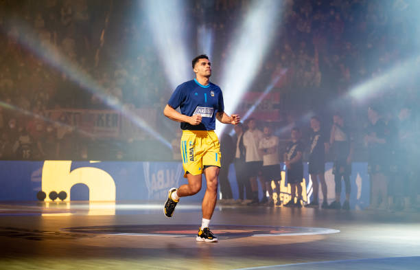 而篮球运动 而篮球运动